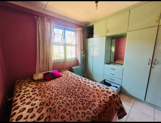 4 BEDROOM FREEHOLD FOR SALE IN NEWLANDS WEST